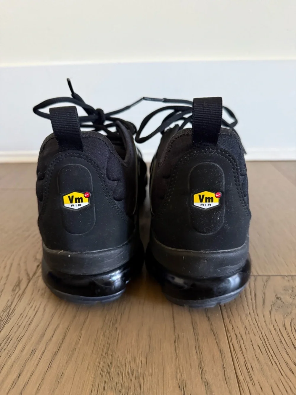 Nike Men’s Triple Black VaporMax-Style Cushioned Sneakers - Picture 2 of 9